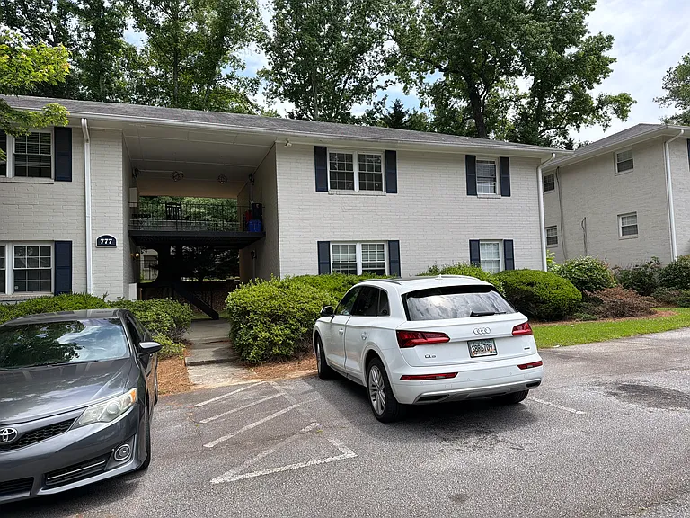 777 Jordan Ln — Photo 10