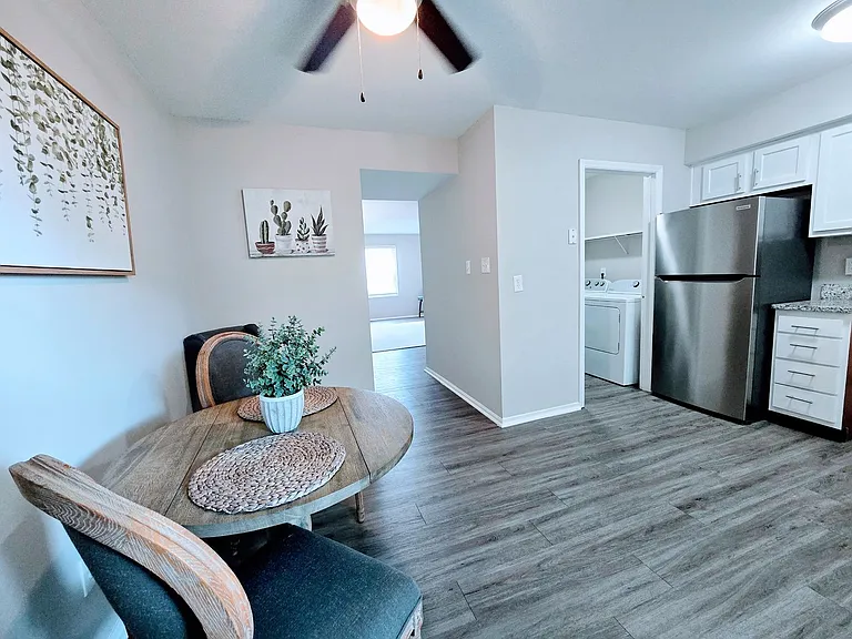 Park Lane Apartments — Photo 38