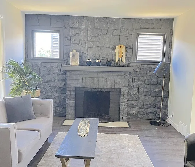 1677 Victoria Ave — Photo 2