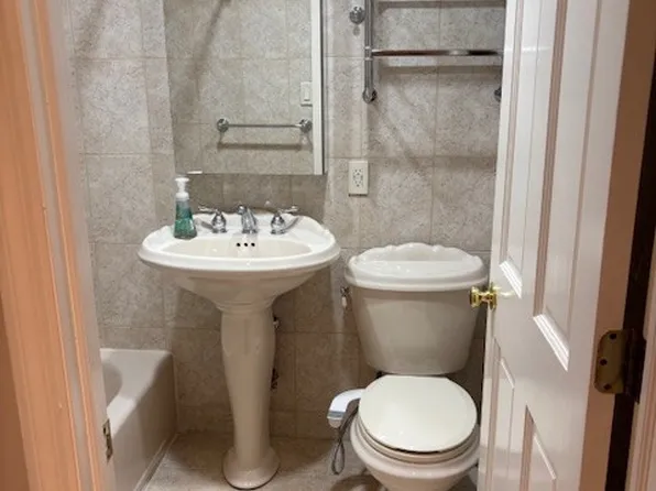 211 Thompson Street image 8 of 10