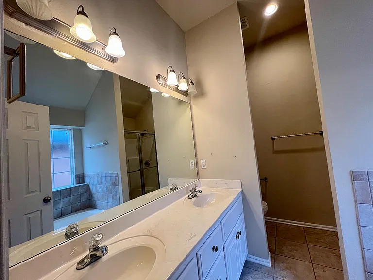 2205 SW 93rd St — Photo 21
