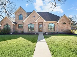 215 Ridgemont Dr, Alvin, TX 77511