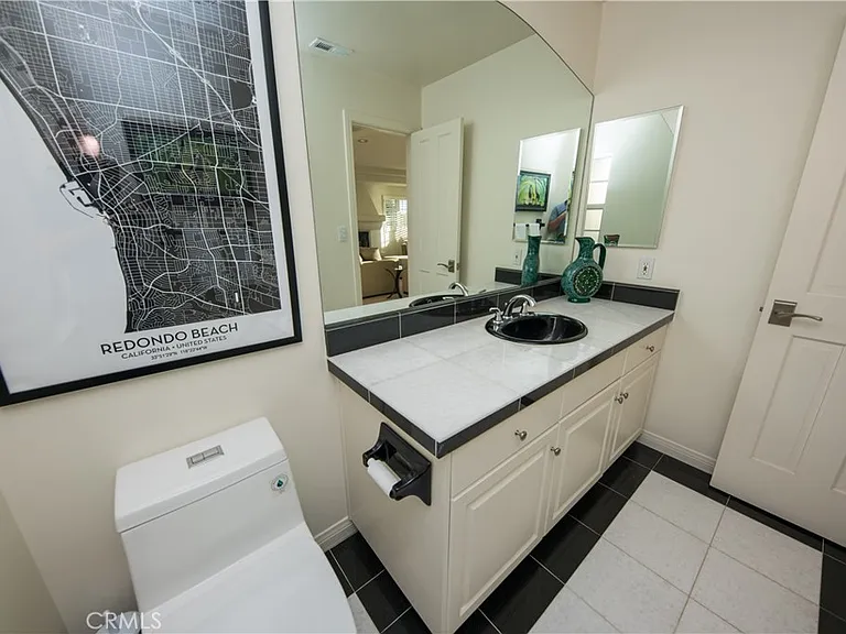 1021 Avenue D — Photo 40