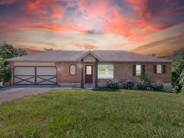 223 Roundhill Road, Branson, MO 65616