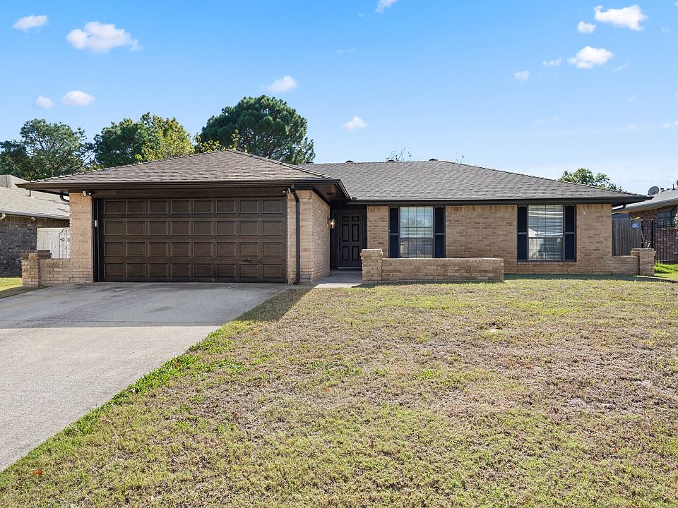 1st image of 502 Bayberry Ln