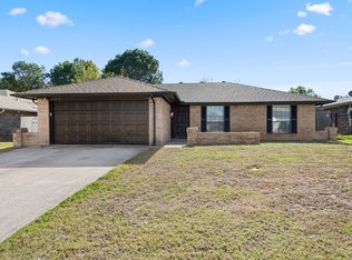 502 Bayberry Ln, Euless, TX 76039