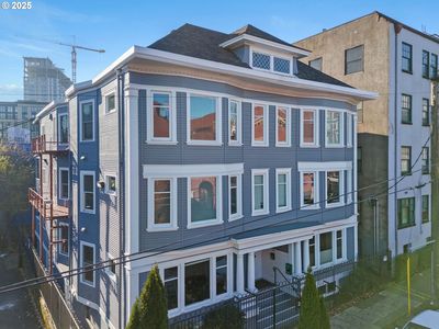 1714 NW Couch St APT 10, Portland, OR, 97209