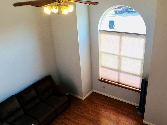 4th image of 3610 Spring Creek Dr