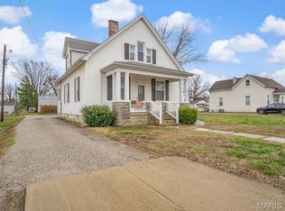 608 S Front St, Okawville, IL 62271