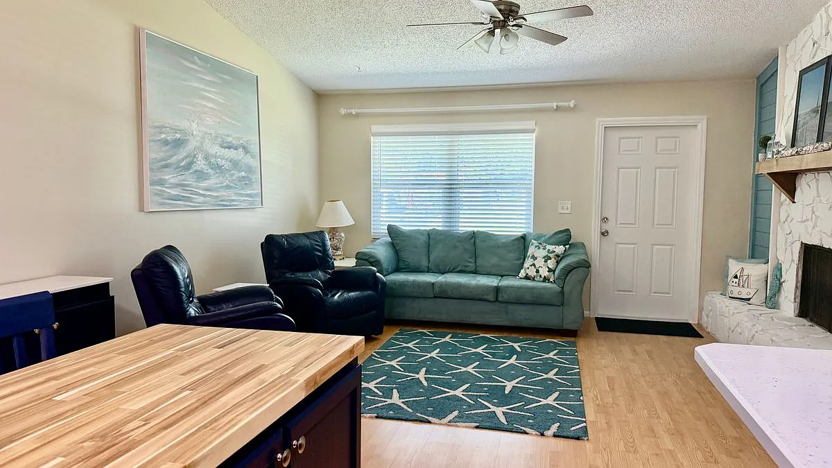 2 bed, 1.0 bath, 1418 sqft, $2,500 — Photo 3