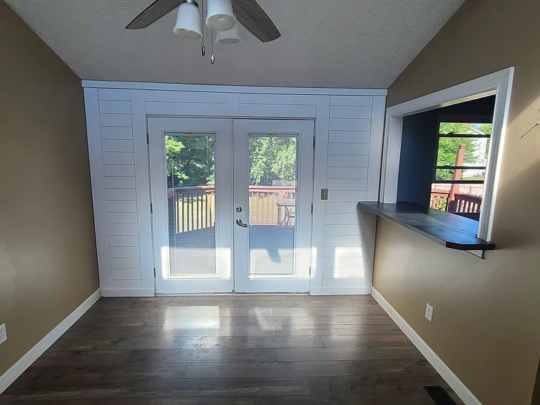 9820 Aylesworth Ln — Photo 12