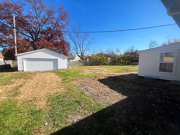 4th image of 8031 Briarwood Dr