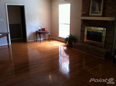 Familyrm w fireplace