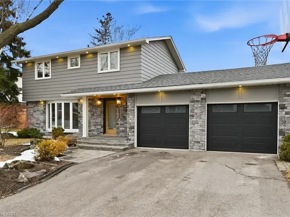 383 Cosburn Cres, Burlington, ON L7L 2W5
