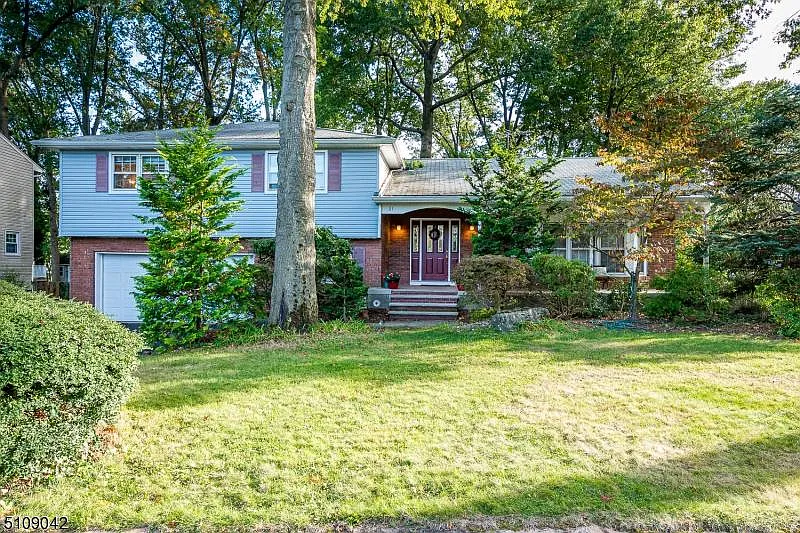 21 Turner Ave photo 1