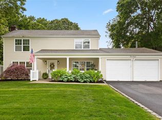 14 Stratton Ln, Stony Brook, NY 11790