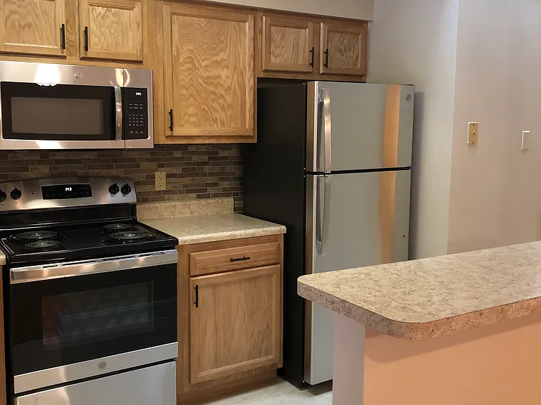 Hollandale Apartments — Photo 31