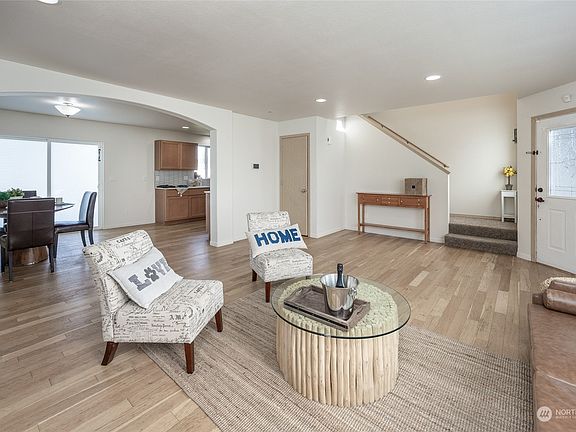 4th image of 205 Stanley Court