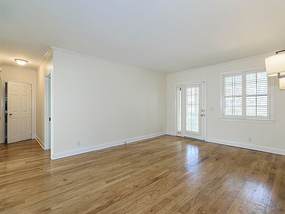 3rd image of 847 Lasalle St