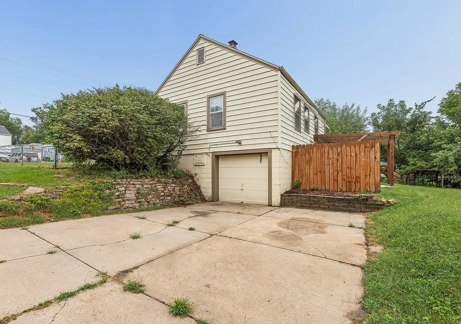 Charming 2-Bedroom Home with Fenced Yard & Updated Kitchen — Photo 4