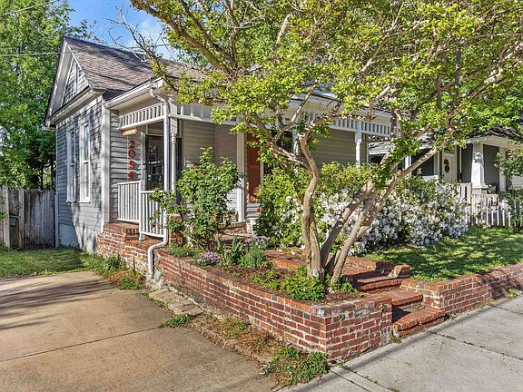 4th image of 2094 Carr Ave