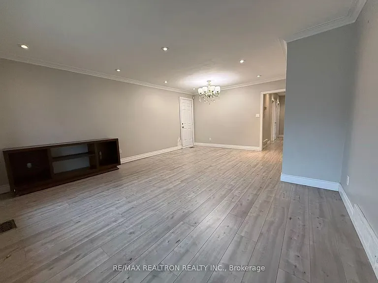47 Beaverton Rd S — Photo 2