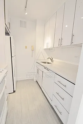 Rented by Peter Ashe | media 20