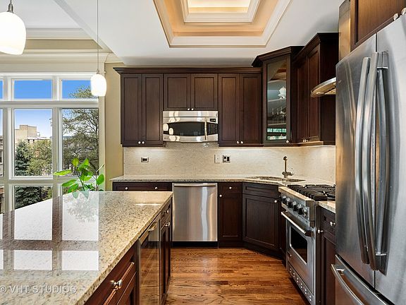 5th image of 3763 N Wilton Ave #3N