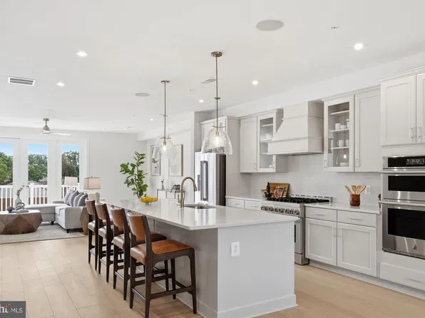 10530 White Granite Dr, Oakton, VA 22124