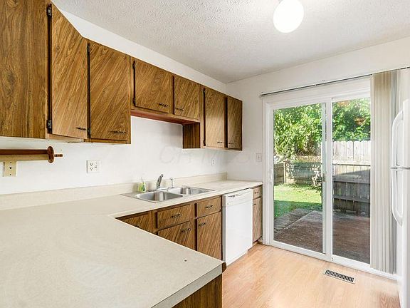 3rd image of 200 Oak Meadow Dr #200
