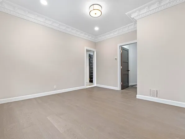 99 West 50th Street image 9 of 44