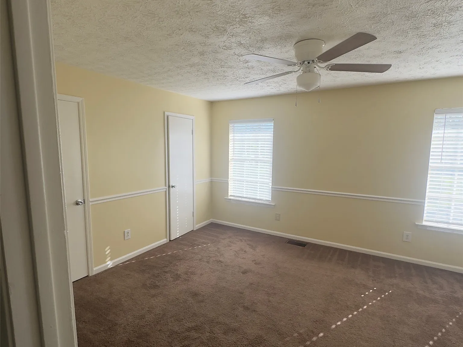 2 bed, 1.5 bath, 1200 sqft, $950 — Photo 2
