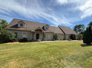 152 Overlook Dr, Lyndonville, VT 05851