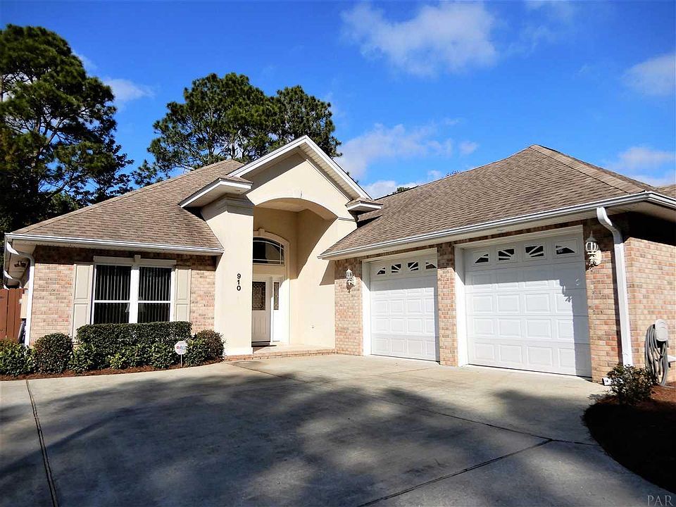 1st image of 910 Lake Aire Dr
