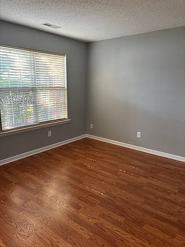 110 Meadowglade Ln Photo 1