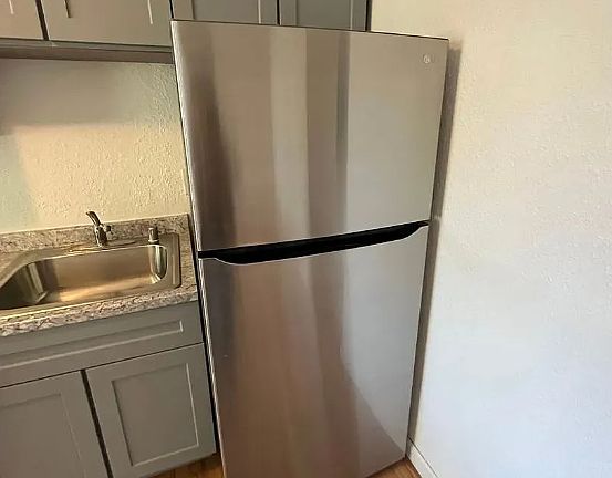 4th image of 416 3rd St APT 1