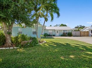 9032 SE Sandridge Ave, Hobe Sound, FL 33455