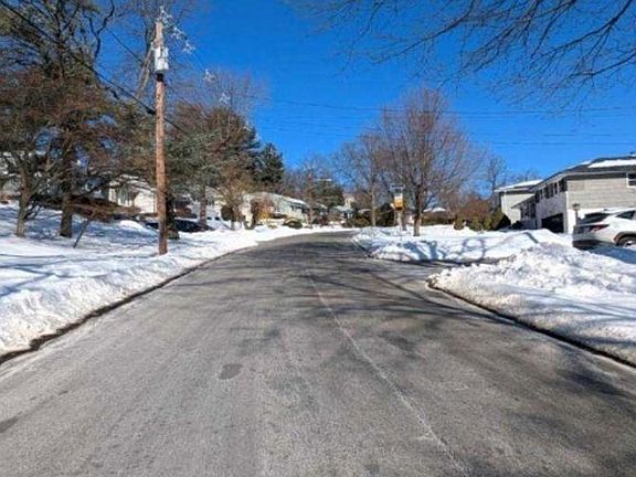 Exterior Neighborhood (street photo)