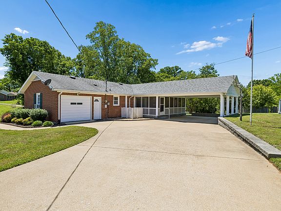 3rd image of 300 Woods Dr