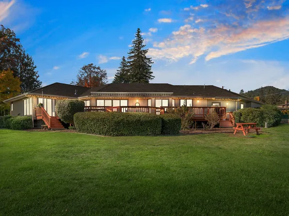 3443 Ross Ln, Central Point, OR 97502