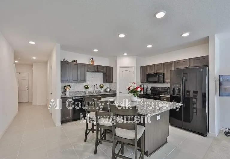 3867 Hampstead Ln — Photo 4