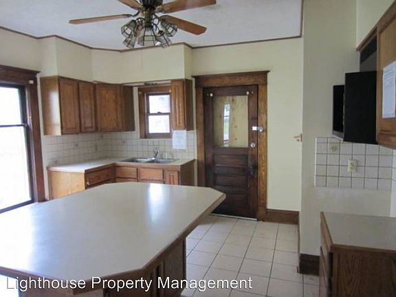 4th image of 963 Pine Ave NW #1