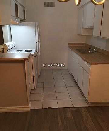 3rd image of 530 McKellar Cir APT D