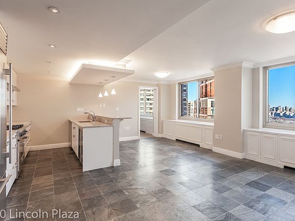 4th image of 30 W 63rd St APT 30VW
