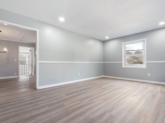 5th image of 313 Garden Hill Rd