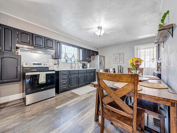 5th image of 1520 23rd St NE
