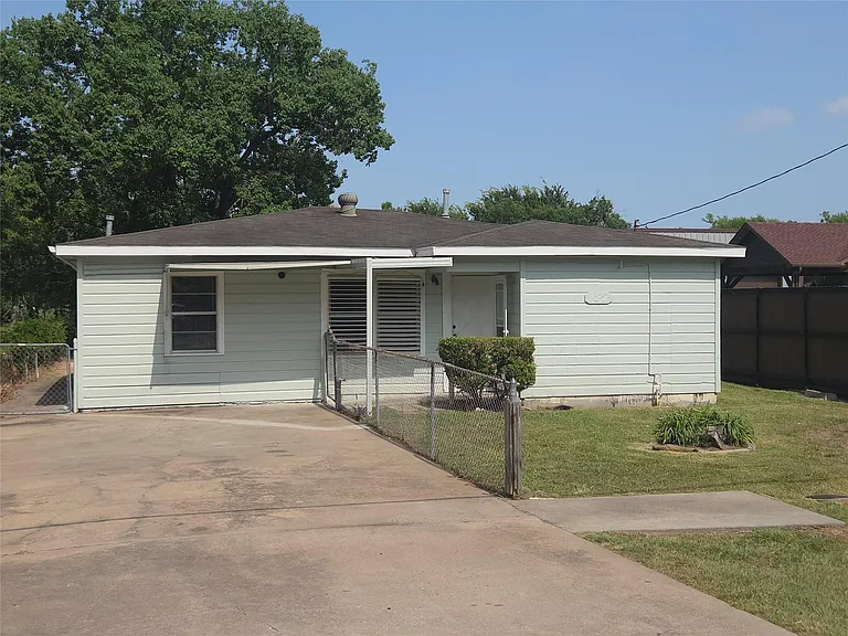 122 S Willow St — Photo 1