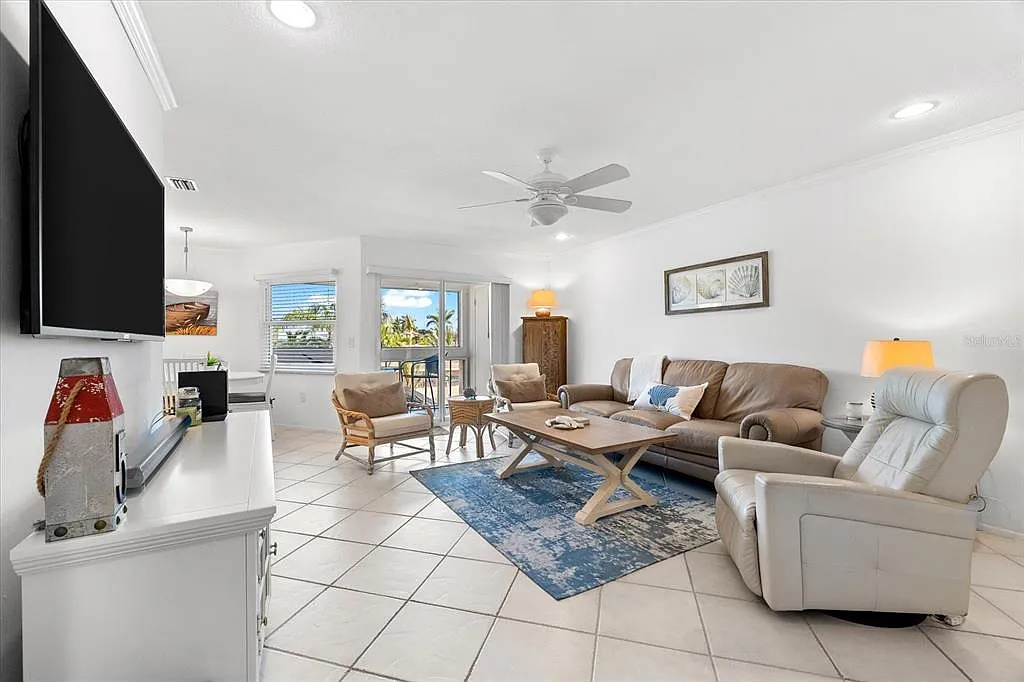 2 bed, 2.0 bath, 1002 sqft, $3,200 — Photo 4