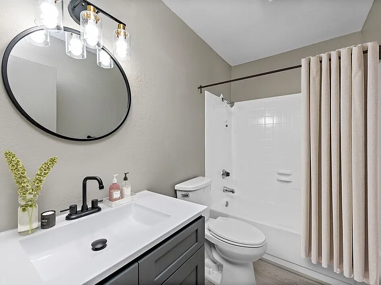Rosehill Pointe — Photo 8
