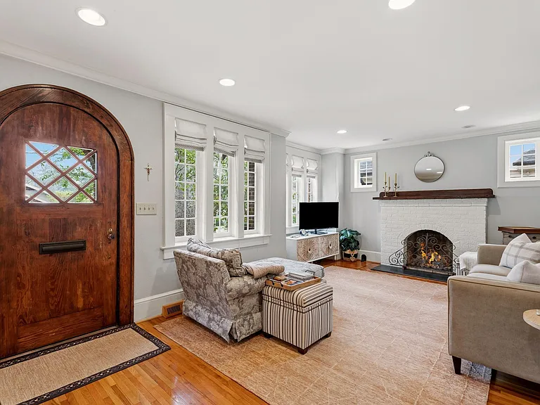 309 Randall St — Photo 9